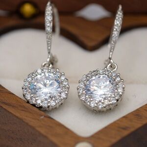 Stunning Sterling Silver Rhinestone Sparklers 🙌🏻✨⏰💭🤝⌛️